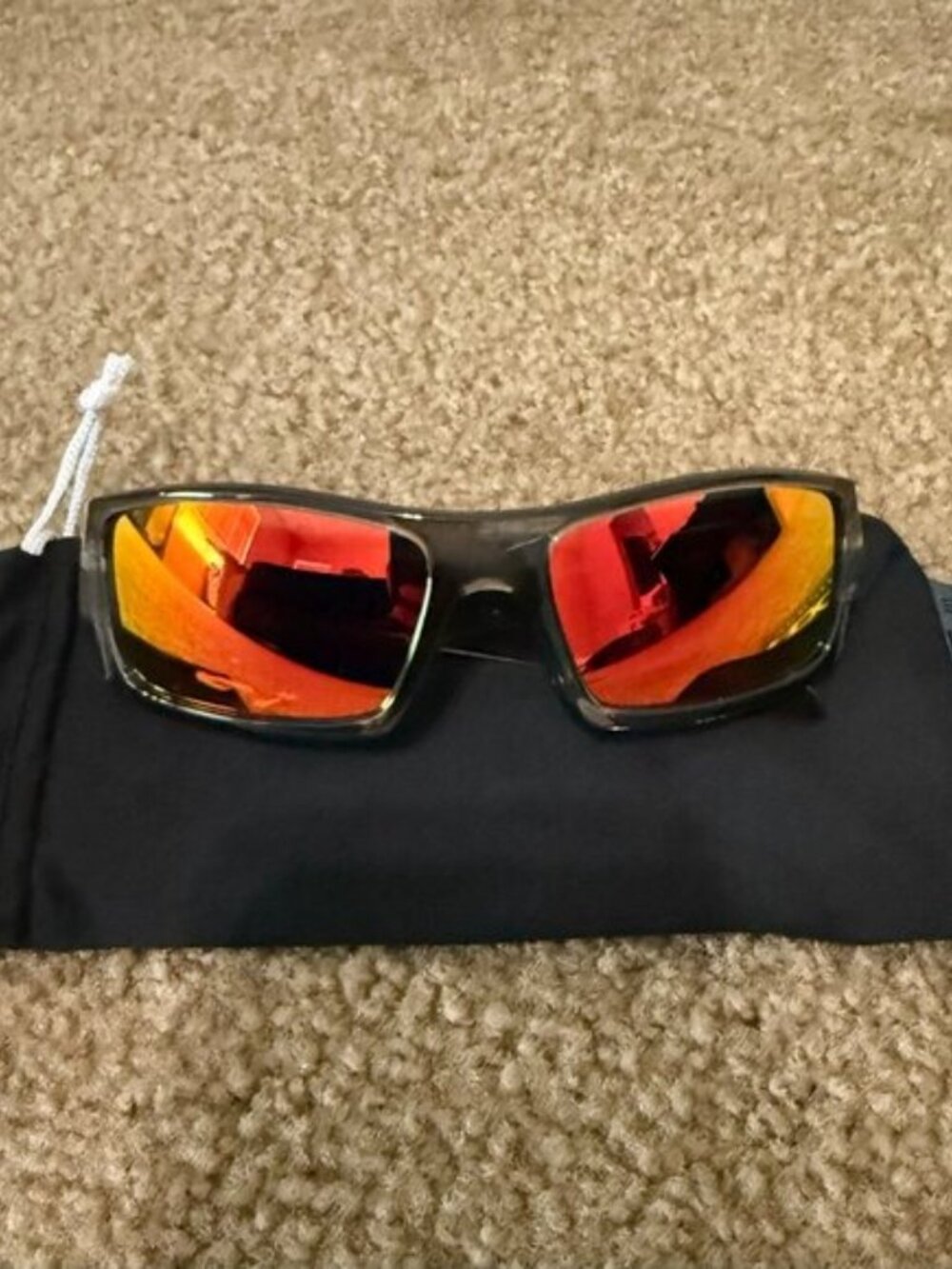 ( OO9014 ) Oakley Gascan Smoke Gray Frame Ruby Iridium Lenses - Picture 2 of 7